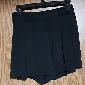 Jennifer Lopez Black Pleated Skort